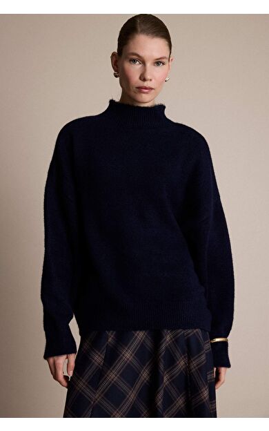 Oversize Geniş Kalıp Yarım Balıkçı Yaka Triko Kazak