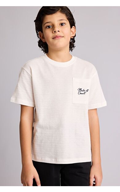 DeFacto Erkek Çocuk New Regular Fit Bisiklet Yaka Nakışlı Cep Baskılı Kısa Kollu Tişört