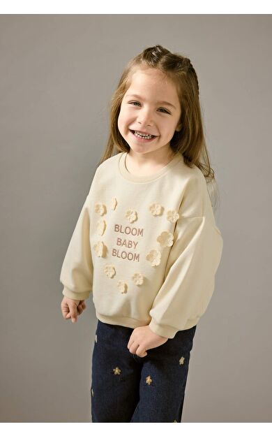 DeFacto Kız Bebek Oversize Geniş Kalıp Bisiklet Yaka Floral İçi Yumuşak Tüylü Kalın Sweatshirt Kumaşı Sweatshirt