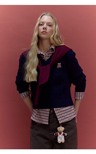 Slim Fit Dar Kesim V Yaka Kazak