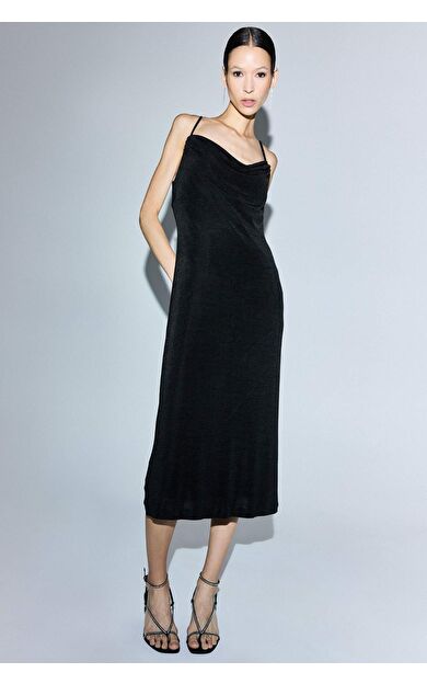 İnce Askılı Simli Kumaş Midi Elbise