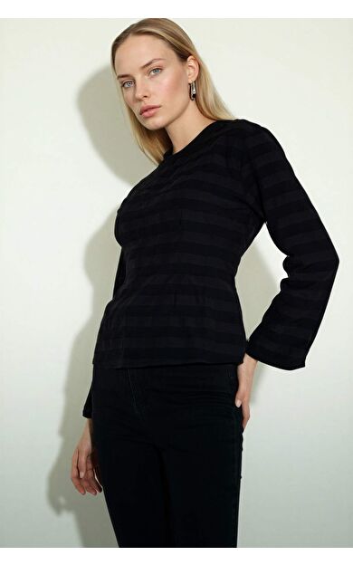 Regular Fit Bisiklet Yaka Jakarlı Uzun Kollu Bluz