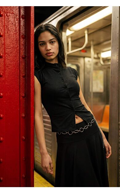 Fitted Yarım Balıkçı Yaka Kısa Kollu Tişört