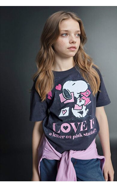 Snoopy Relax Fıt Bisiklet Yaka Kısa Kollu Tişört Kız Çocuk