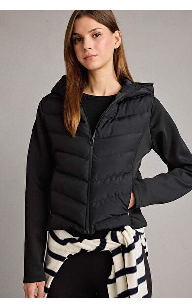 Rüzgar Geçirmez Regular Fit Kapüşonlu Fermuarlı Mont