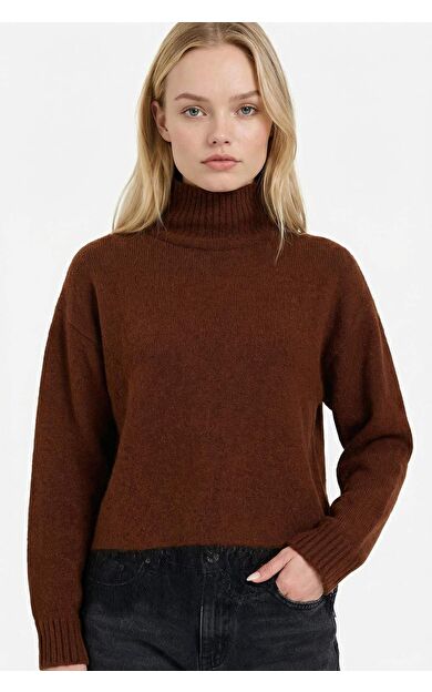 Regular Fit Balıkçı Yaka Etek Ucu Dantel Detaylı Kazak