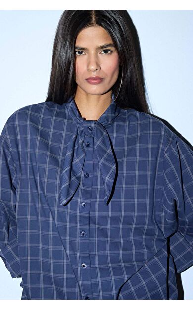 Oversize Geniş Kalıp Fular Yaka Kareli Poplin Uzun Kollu Gömlek