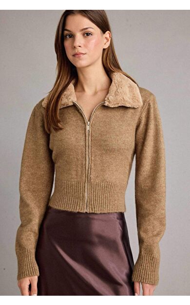 Slim Fit Dar Kesim Suni Kürk Yaka Fermuarlı Hırka