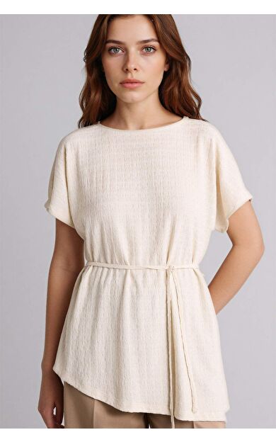 Asimetrik Kayık Yaka Bürümcük Kısa Kollu Tişört