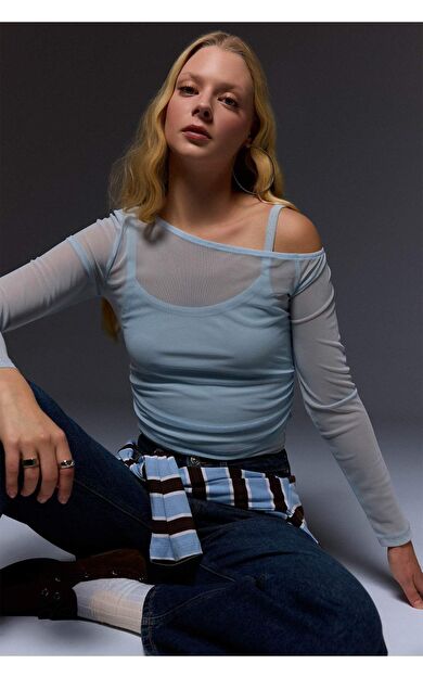 Fıtted Omzu Açık Tül Tişört