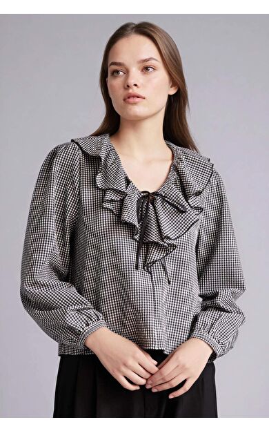 Regular Fıt V Yaka Kareli Gofre Dokulu Uzun Kollu Bluz