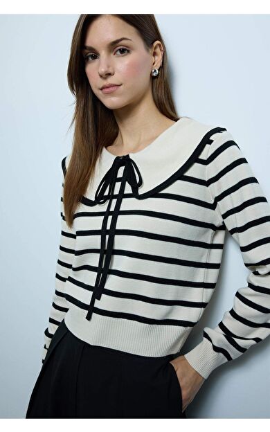 Slim Fit Dar Kesim Bebe Yaka Kazak