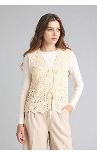 Regular Fıt Bisiklet Yaka Ajurlu Triko Yelek