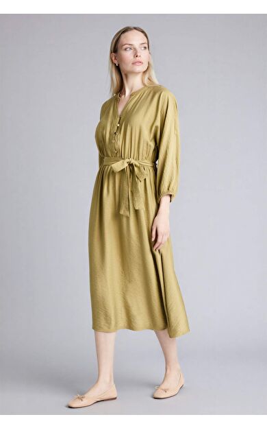 Kaçık Yaka Yarım Kol Elbise