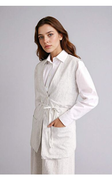 DeFacto Regular Fıt V Yaka Çizgili Keten Karışımlı Yelek