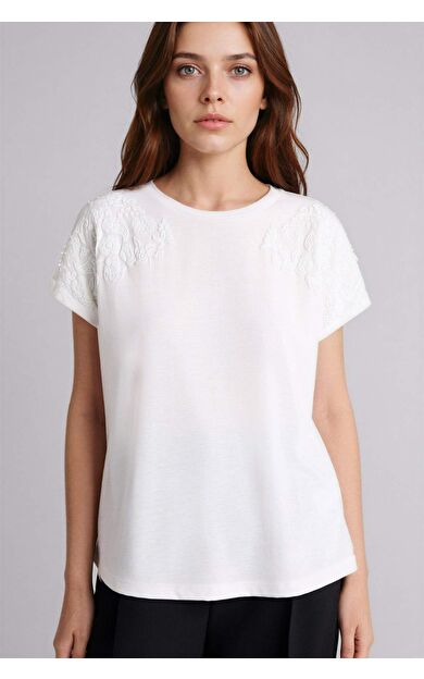 Bisiklet Yaka Çiçekli Kısa Kollu Tişört