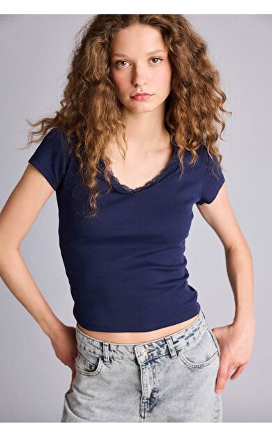 Fıtted Dantel Yaka Ribana Kısa Kollu Tişört