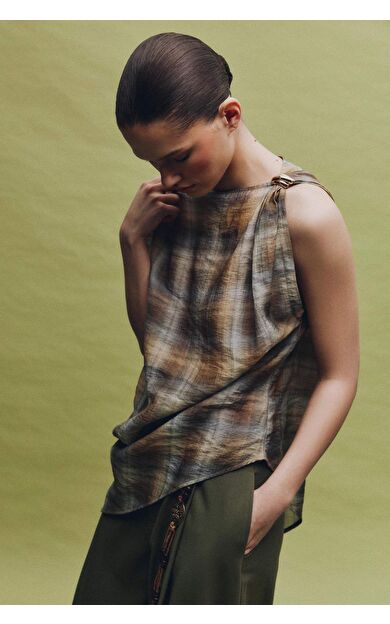 DeFacto Regular Fıt Kareli Modal Kolsuz Bluz