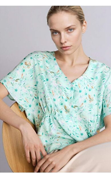 DeFacto Relax Fıt V Yaka Baskılı Kısa Kollu Gömlek