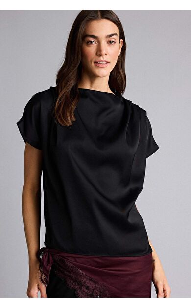 DeFacto Regular Fıt Degaje Yaka Saten Kısa Kollu Bluz