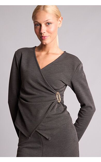 DeFacto Regular Fit Wrap Yaka Aksesuar Detaylı Uzun Kollu Bluz