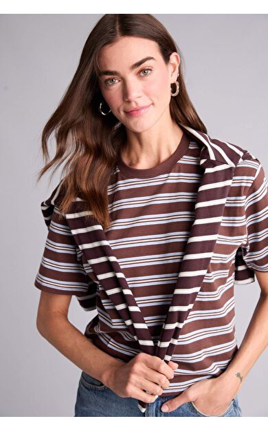DeFacto Relax Fıt Bisiklet Yaka Çizgili Kısa Kollu Tişört