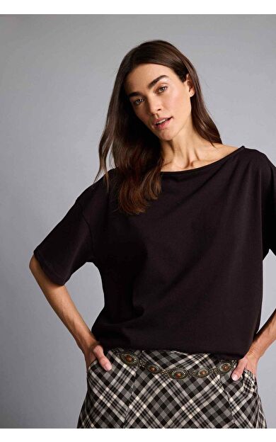 DeFacto Relax Fıt Kayık Yaka Basıc Düz Kısa Kollu Tişört