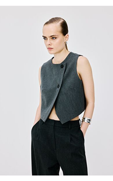 DeFacto Fitted Bisiklet Yaka Asimetrik Kapamalı Crop Yelek