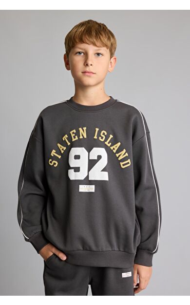 DeFacto Overshirt Fit Bisiklet Yaka Baskılı Şerit Detaylı İçi Yumuşak Tüylü Sweatshirt Erkek Çocuk