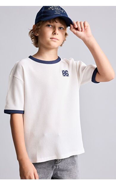 DeFacto Overshirt Fit Bisiklet Yaka Kontrast Biyeli Baskılı Waffle Kısa Kollu Tişört Erkek Çocuk