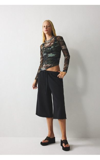 DeFacto Loose Fit Beli Bağcıklı Paça Ucu Kesik bermuda şort