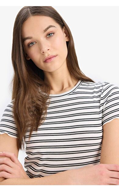 DeFacto Fitted Bisiklet Yaka Çizgili Fitilli Kaşkorse Kısa Kollu Tişört K1965AZ25SMWT34