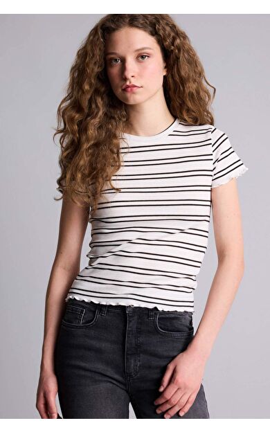 Fıtted Bisiklet Yaka Çizgili Fitilli Kaşkorse Kısa Kollu Tişört