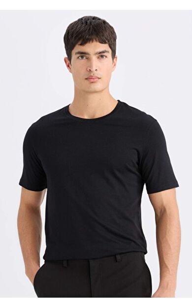 DeFacto Slim Fit Dar Kesim Bisiklet Yaka Basic Düz Kısa Kollu Tişört M6606AZ24AUBK81