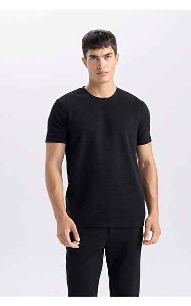 DeFacto Slim Fit Dar Kesim Bisiklet Yaka Kısa Kollu Basic Düz Tişört M6608AZ25SPBK81