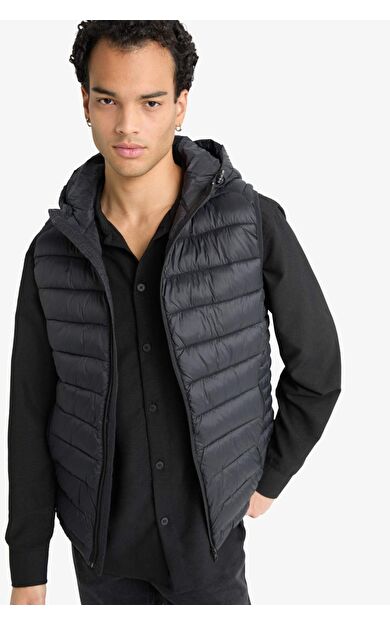 Slim Fit Dar Kesim Kapüşonlu Yelek