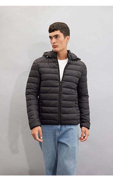 DeFacto Su Geçirmez Slim Fit Mont Dar Kesim Kapüşonlu Fermuarlı Çift Cepli