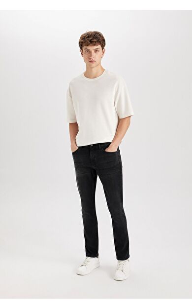 DeFacto Pedro Slim Fit Dar Kalıp Normal Bel Dar Paça Jean Pantolon R8788AZ24AUNM40