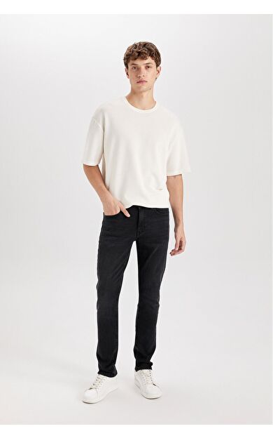DeFacto Pedro Slim Fit Dar Kalıp Normal Bel Dar Paça Jean Pantolon R8788AZ24SPNM40