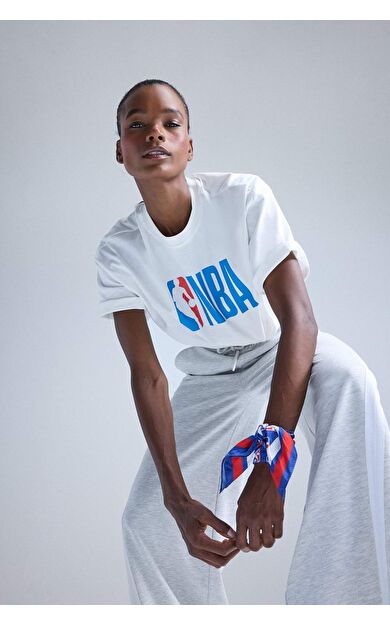 DeFactoFit NBA Wordmark Oversize Geniş Kalıp Bisiklet Yaka Baskılı Kısa Kollu Tişört