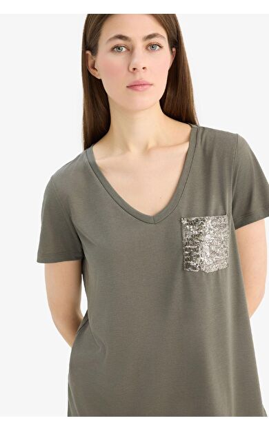 DeFacto Regular Fit V Yaka Cepli Kısa Kollu Tişört U3769AZ25SPKH401