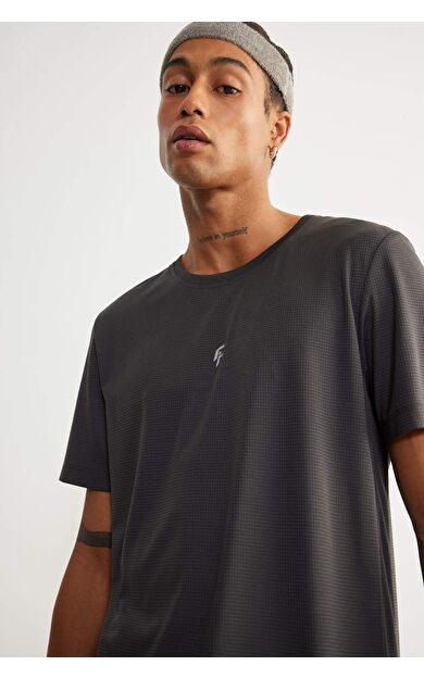 DeFactoFit Slim Fit Dar Kesim Bisiklet Yaka Baskılı Sporcu Kısa Kollu Tişört V2887AZ25SPBK81