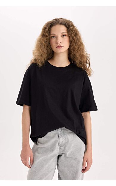 DeFacto Oversize Geniş Kalıp Basic Düz Bisiklet Yaka Kısa Kollu Tişört V4136AZ25SMBK81