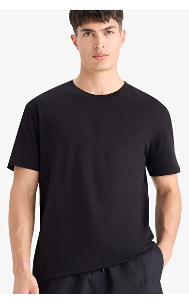 DeFacto New Regular Fit Bisiklet Yaka Basic Düz Kısa Kollu Tişört V7699AZ25SPBK81