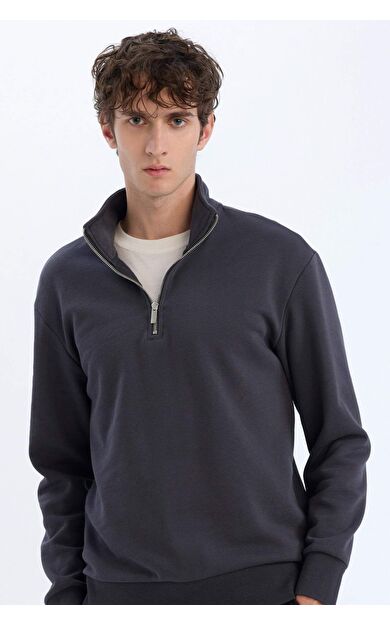DeFacto Comfort Regular Fit Rahat Kalıp Fermuarlı Dik Yaka Basic Düz Sweatshirt X7405AZ24AUAR214