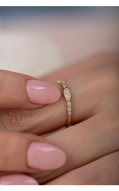 Kolyecik 14 Ayar Altın Beyaz Taşlı Zarif Yüzük