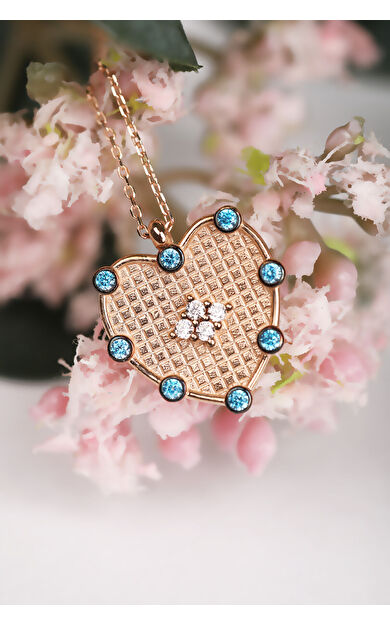 Kolyecik 14 Ayar Altın Serpme Taşlı Kalp Kolye