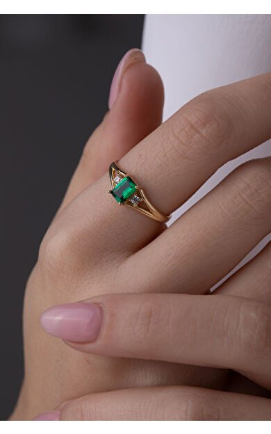 Kolyecik 14 Ayar Altın Yeşil Taşlı Baget Yüzük
