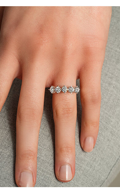 Kolyecik 8 Ayar Beş Taş Yüzük