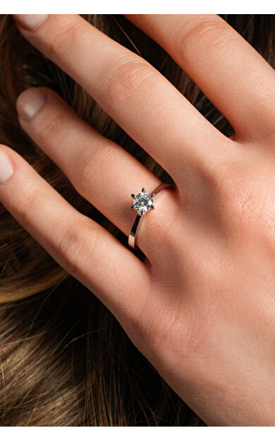 Kolyecik 8 Ayar Tektaş Yüzük